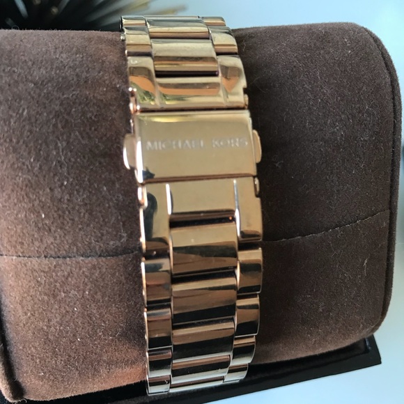 Michael Kors MMK Rose gold and Navy watch Bradshaw - Picture 4 of 4
